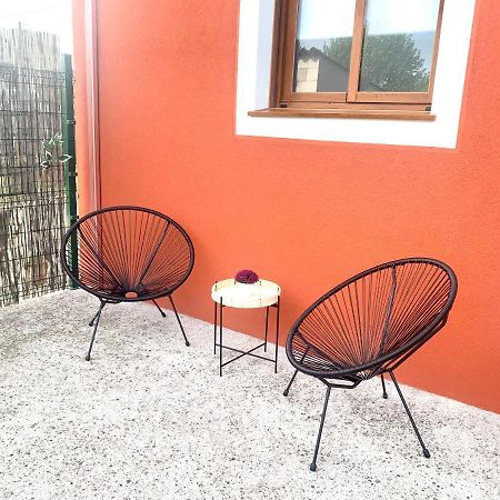 A Casa Vermella Con Jardin A 10 Minutos De Santiago De Compostela Apartment Ortono Exterior photo
