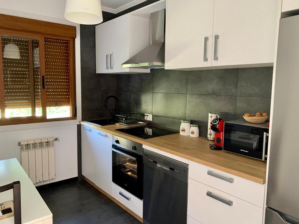 A Casa Vermella Con Jardin A 10 Minutos De Santiago De Compostela Apartment Ortono Exterior photo