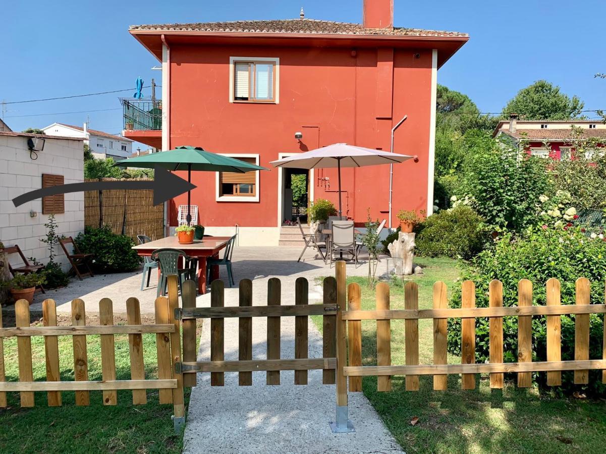 A Casa Vermella Con Jardin A 10 Minutos De Santiago De Compostela Apartment Ortono Exterior photo